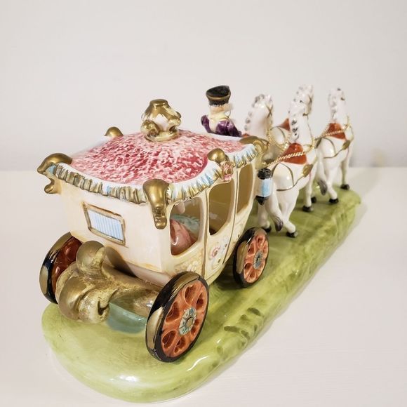 Capodimonte-Style Princess in a Horse Drawn Carriage Porcelain Made in Japan - Picture 12 of 14